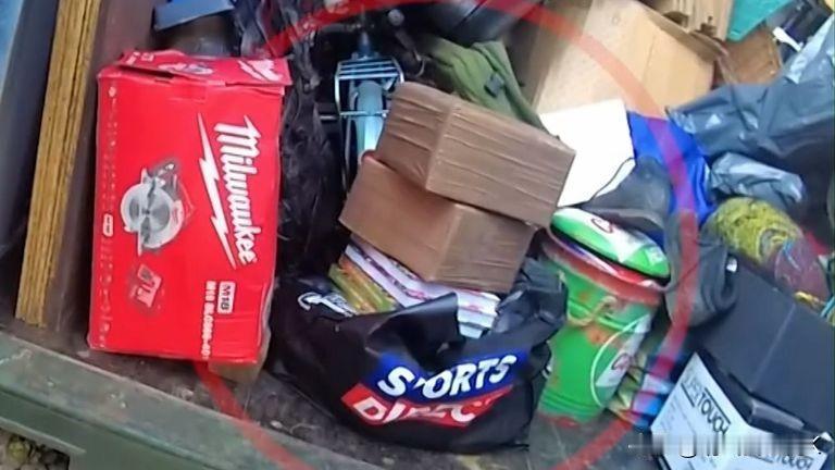 英国一帮派因在运往澳大利亚的书籍中藏匿可卡因而被判入狱
警方突袭一处地址，查获8