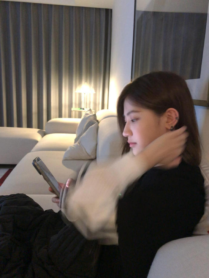 ❄️12月开篇暴击！袁一琦冬日碎片新鲜掉落～“一个在冬天悄悄变瘦的小仙女儿出现啦