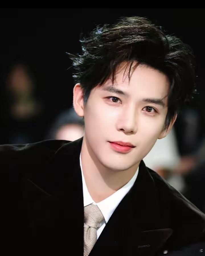 果然人不火都是有原因的不信你看王安宇明明颜值很高演技也行，但就是因为团队不给力，