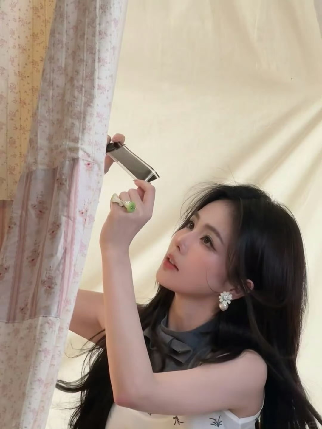 白鹿[超话] [馋嘴] 白鹿莫离[馋嘴] 白鹿王韵娜紫色公主裙路透我写了三行字爱