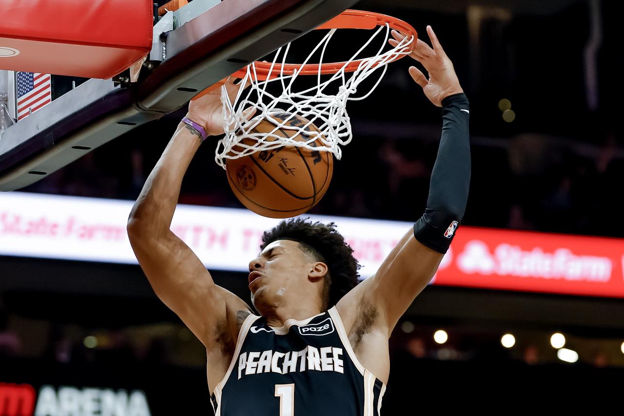 火箭队下一个对手是亚特兰大老鹰队，本场比赛两支球队势均力敌，不过火箭队主场作战，