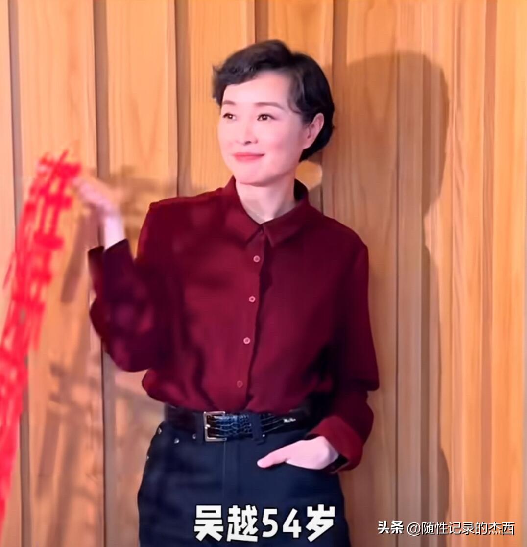 都说蒋勤勤漂亮，但我真没有看出她哪里好看，现在年龄大了之后，吴越才是真的美。吴越