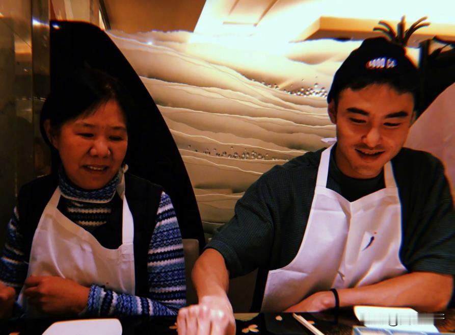 世事无常！阮经天妈妈逝世，他对外宣告即将暂停一切工作，陪伴母亲最后一程，人到了一