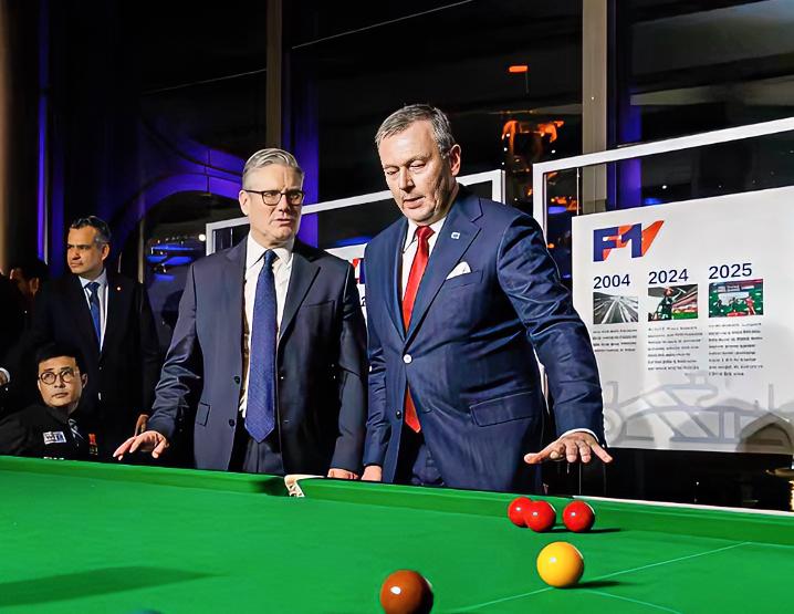 英国首相斯塔默这趟访华收获颇丰啊。四天跑了两座城市，进行了那么多数不清的磋商洽谈