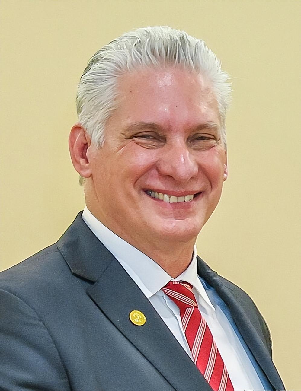 有人说古巴愿意跟美国谈判，实际上就是怂了！这就是最错误的看法！
 
当地时间3月