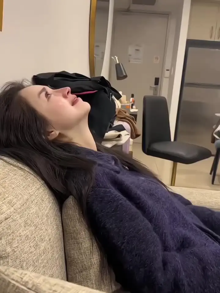 谢谢你 在我最纯爱的年纪 一刀捅死我的天真.
