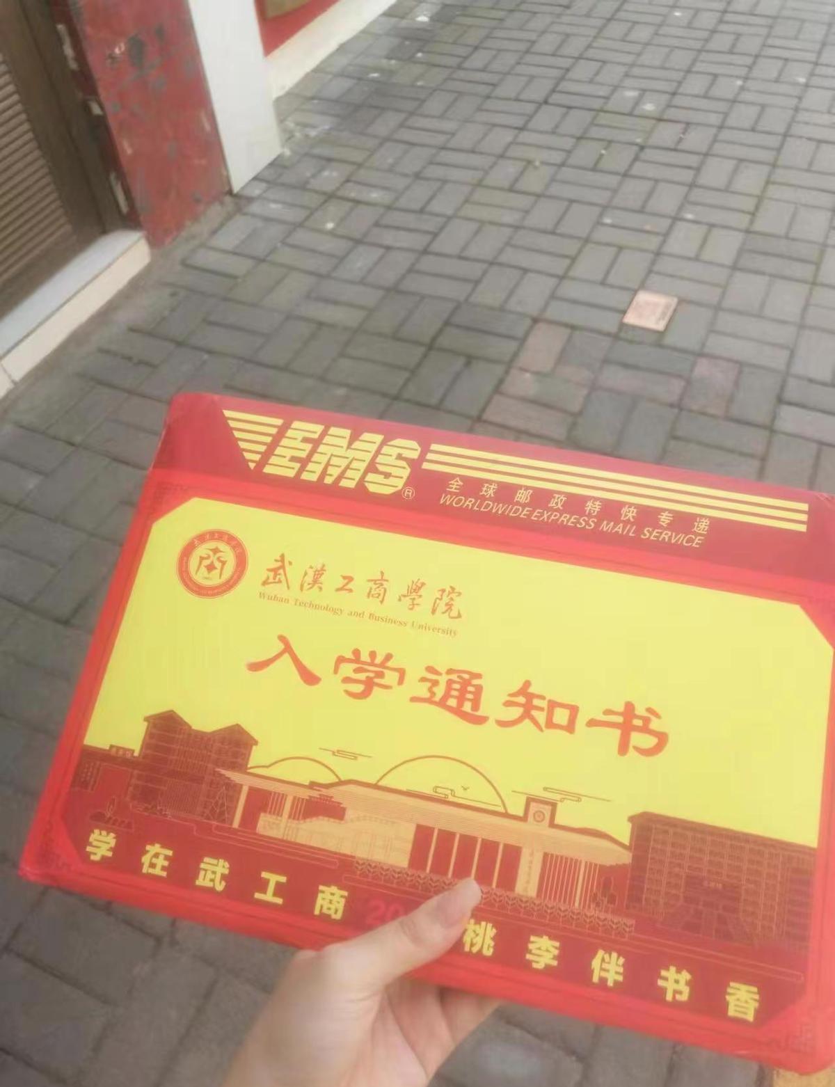 毕业就失业，四年学费打水漂？

爸妈攒的买米钱，换一张白纸？

王心仪，河北农村