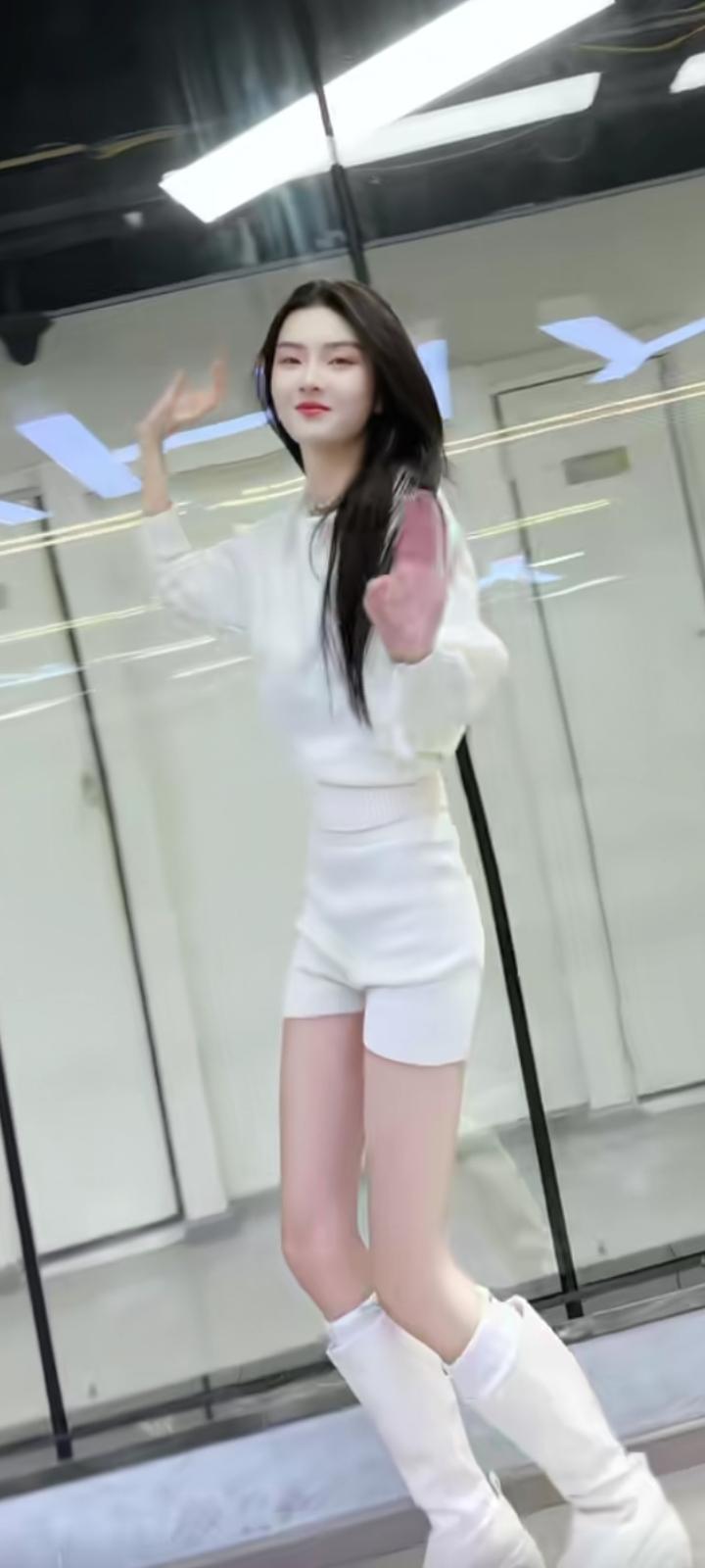 冬日生活打卡季爱不是轰轰烈烈的誓言，是朝朝暮暮的陪伴，是柴米油盐里的温柔。