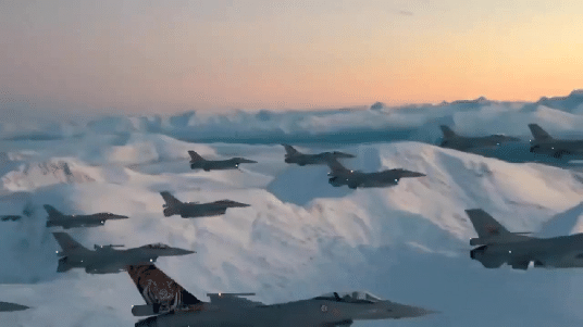 重大转变：美国同意乌克兰使用美制武器打击俄境内目标。

正在基辅访问的“美国乡村