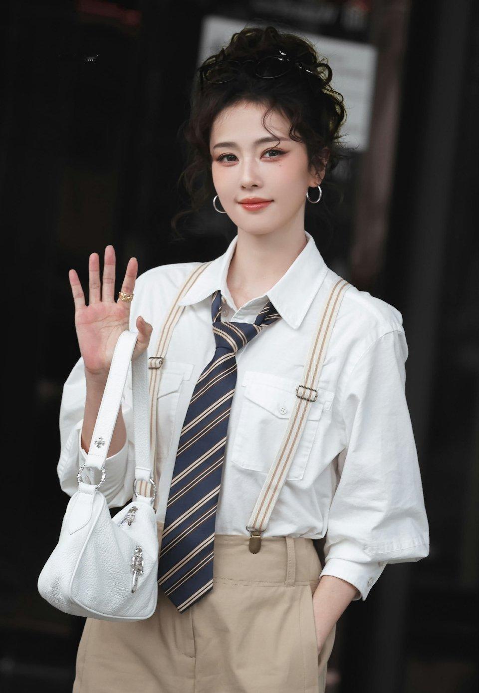 白鹿奔跑吧今日路透🈶清爽干练又带点复古风，真好看