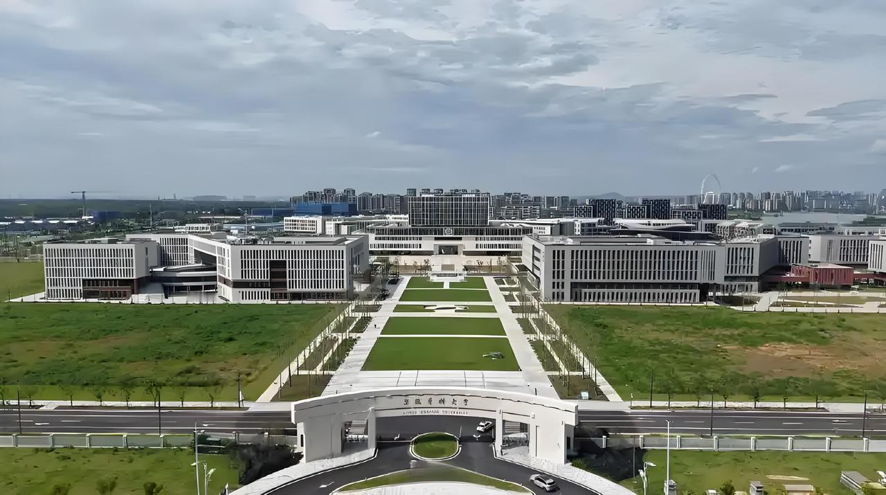 安医大新校区落地后，肥西人的日子，过得越来越有滋味了！
 
别只盯着看病、上学这