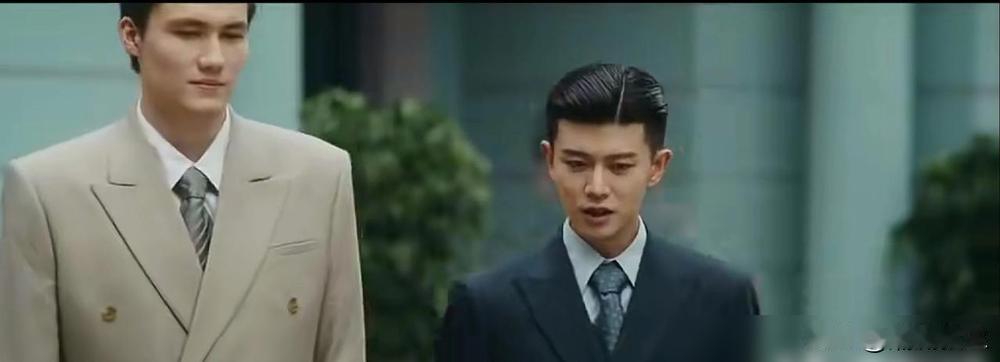 笑不活了，还在瞎猜风与潮仔仔是何厚铧？
编剧直接甩王炸，原型是他那位藏在父辈光