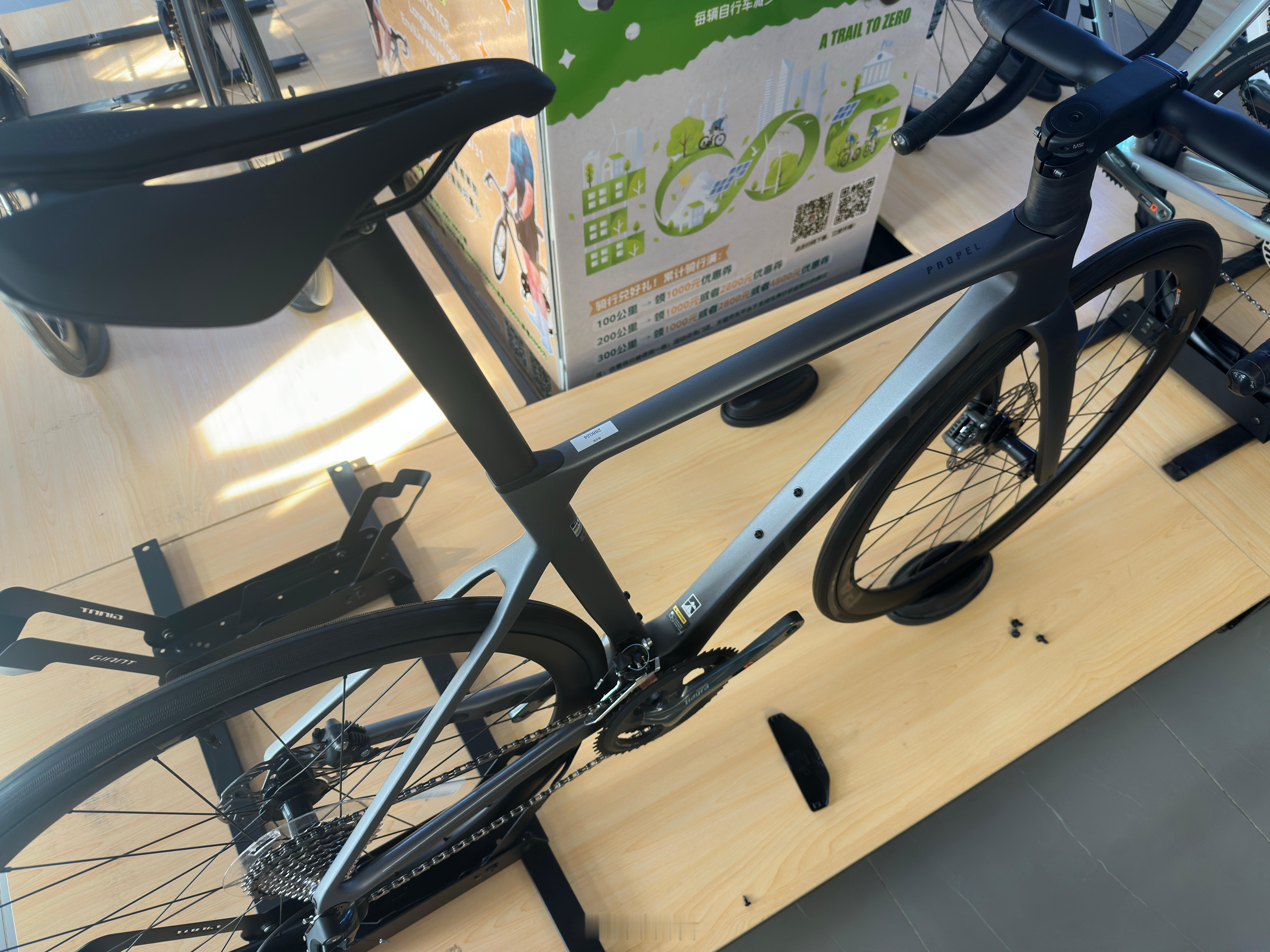 碳纤维公路自行车，1万多块钱，贵吗？还没有iPhone 17 Pro Max顶配