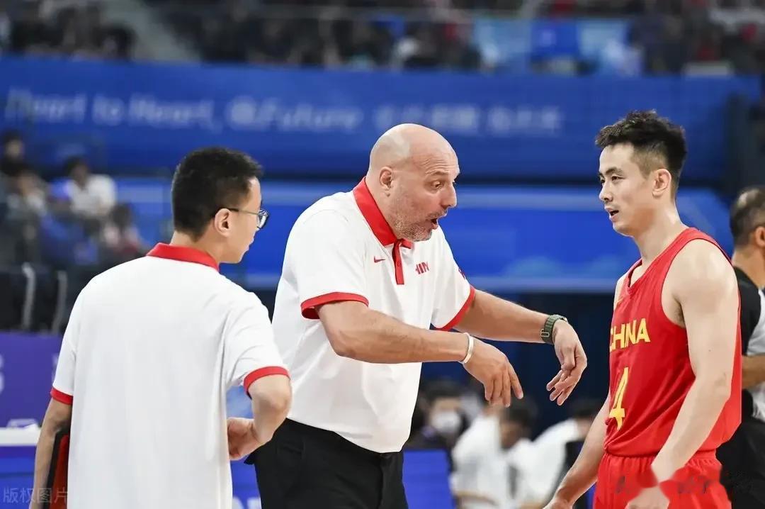 老乔走了，老邓来了，中国男篮不知道能不能重回巅峰？
乔尔杰维奇，曾经的世界名帅，