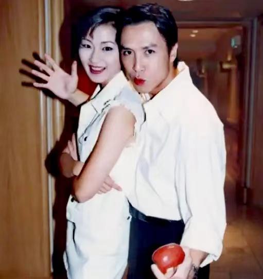 1994年，梁静慈和甄子丹离婚后没多久，发现自己怀孕了。她执意生下来，并且提出复