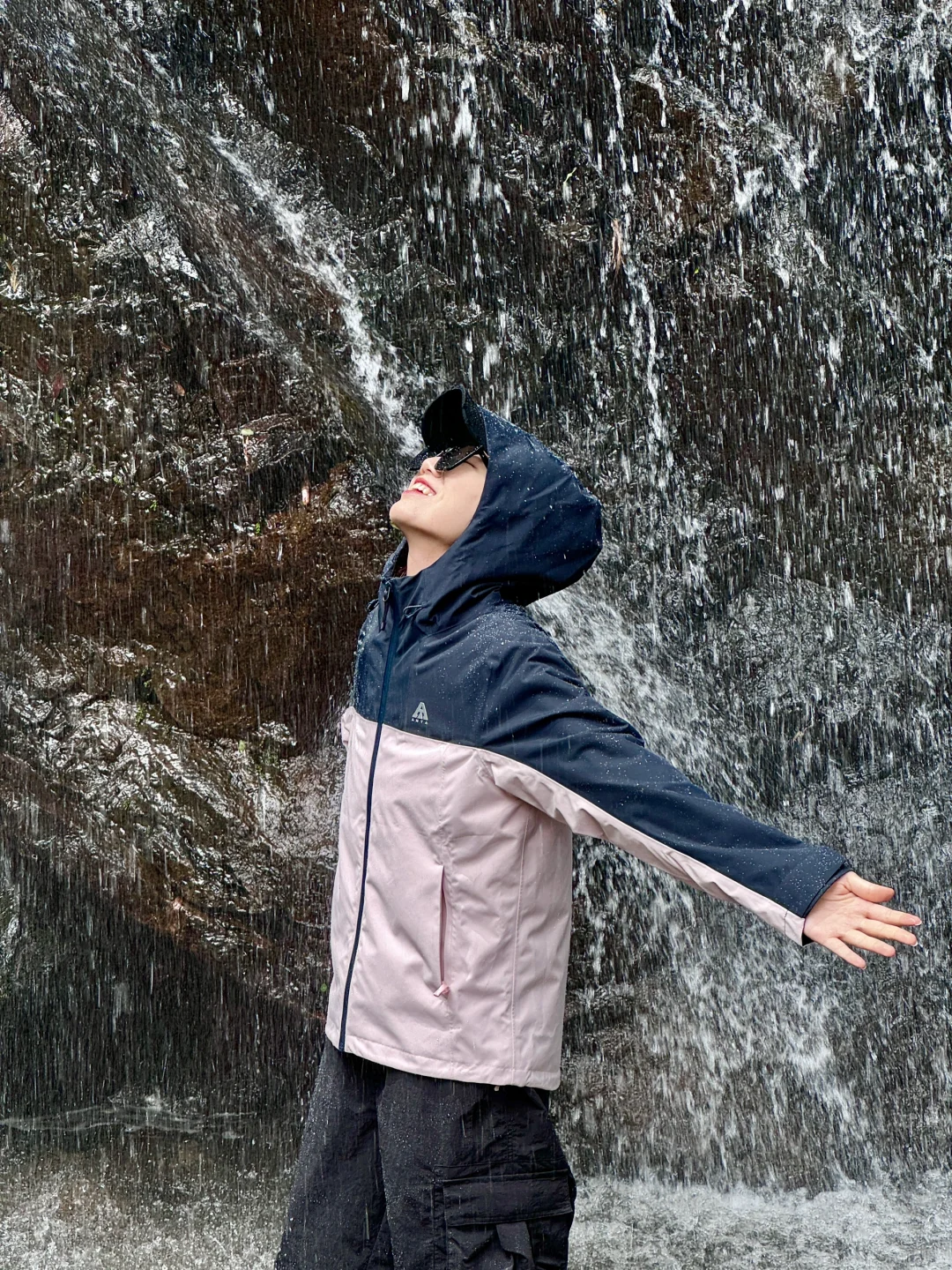 山水亲近我 我何必要躲
