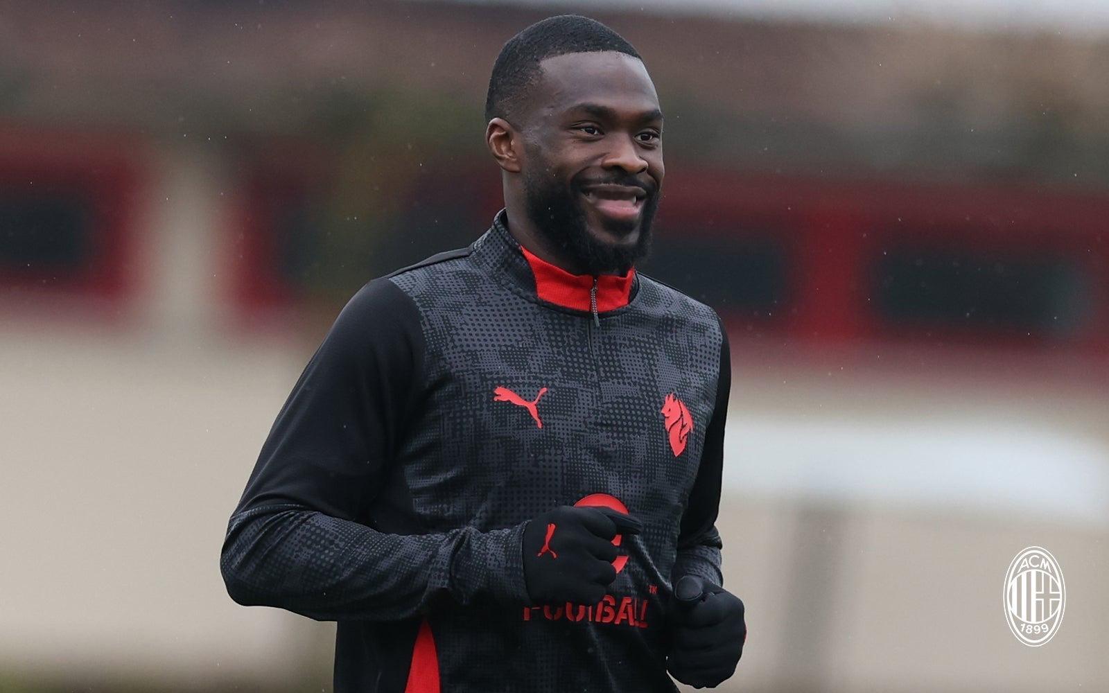 【训练组图】 🔴⚫️ 今日米兰内洛的训练备战。💪🏻sempremilanf