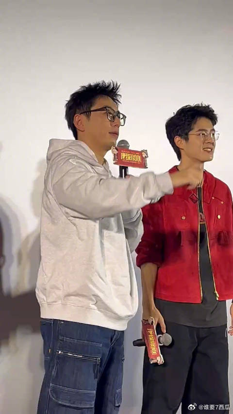 白客精神可以神精真的不行  神金来了！白客收到锦旗被念反，粉丝急解释神精，白客反