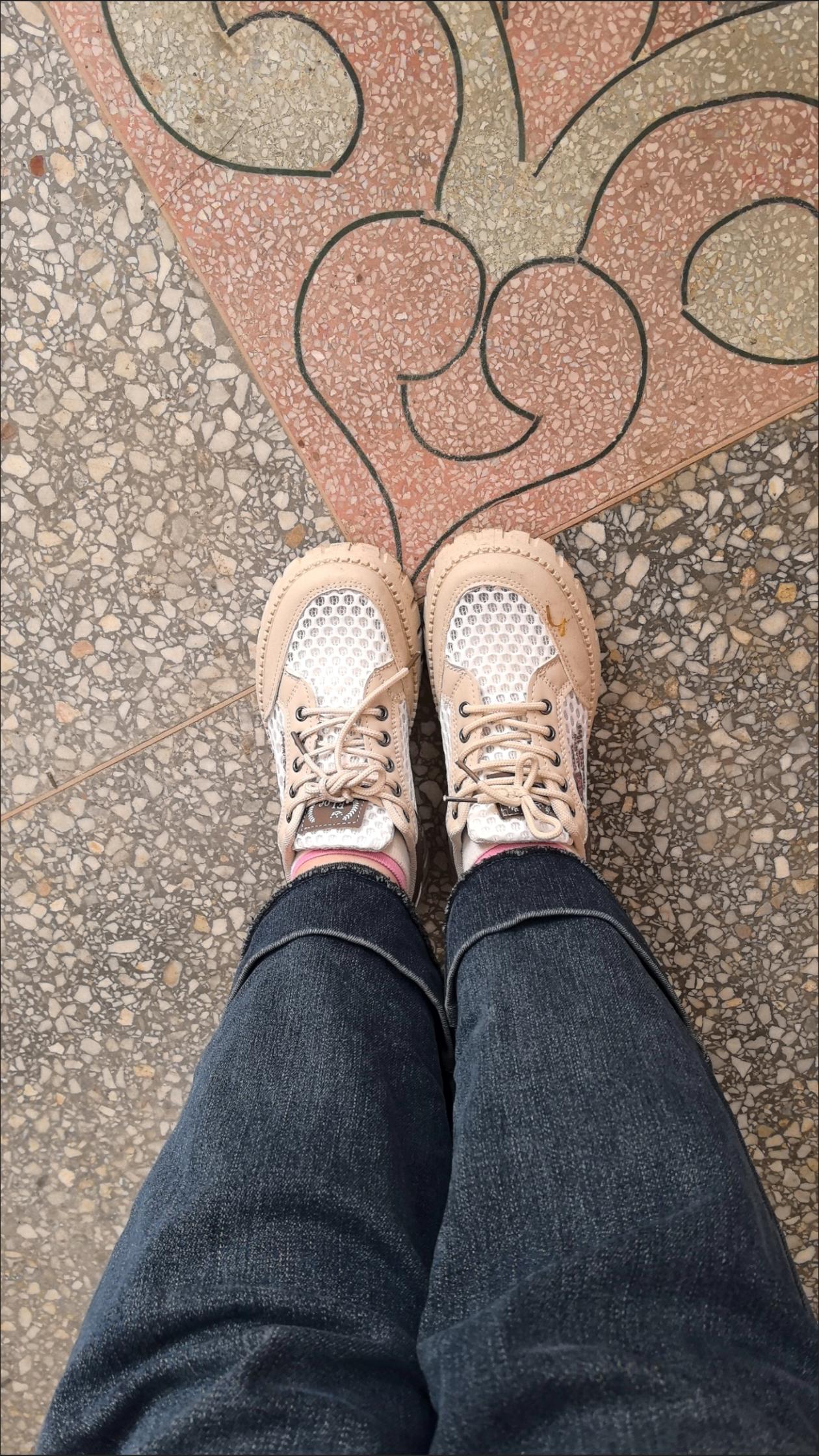 首先是自己的身体，健康是本钱，谁也替不了你，更抢不走。再就是你的经历，走过的路、