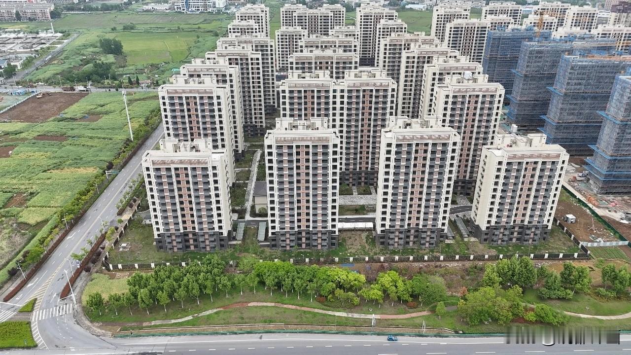 【肥东安置房项目分年度交付计划明确】
近日，肥东县重点中心在建20个安置房项目建