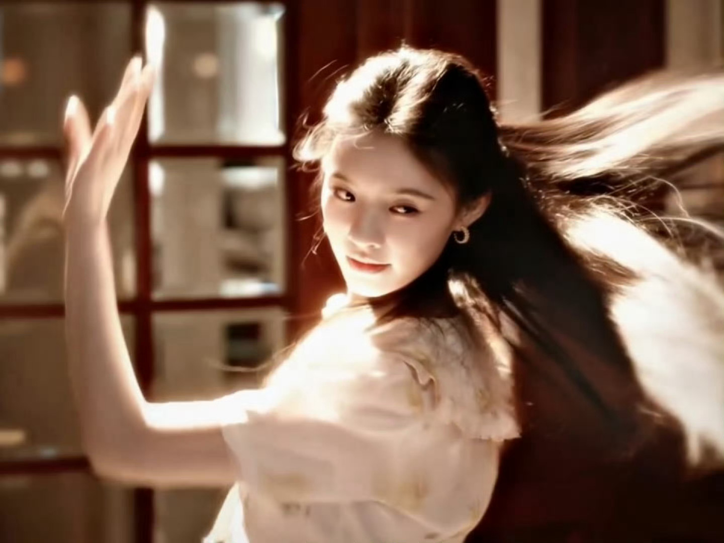 章若楠林允经济上行期的美 《冬去春来》把90年代的朝气与温柔拍得好绝，两位女生各