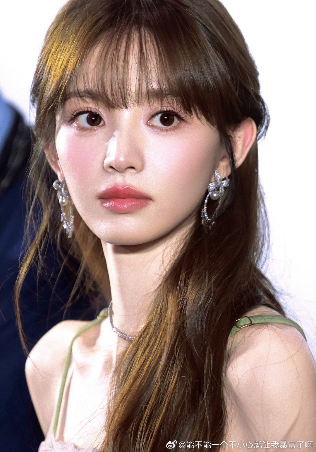 感觉也画了8有时会画那种嘴巴周围画出来的那种唇妆 