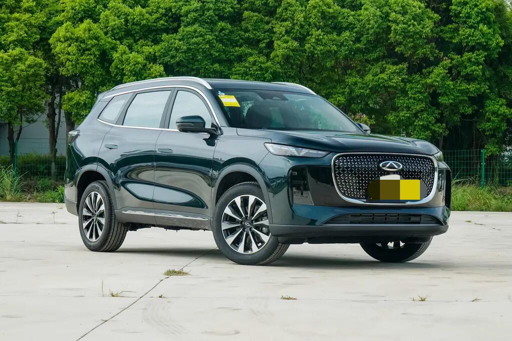 驾驶瑞虎8PlUS一脚油门逃离班味
瑞虎8PLUS来自奇瑞汽车，定位中型SUV，