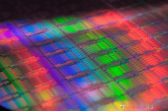 半导体又迎来大涨 预计涨幅或超10%据报道，在存储芯片、封装环节先后掀起涨价热潮