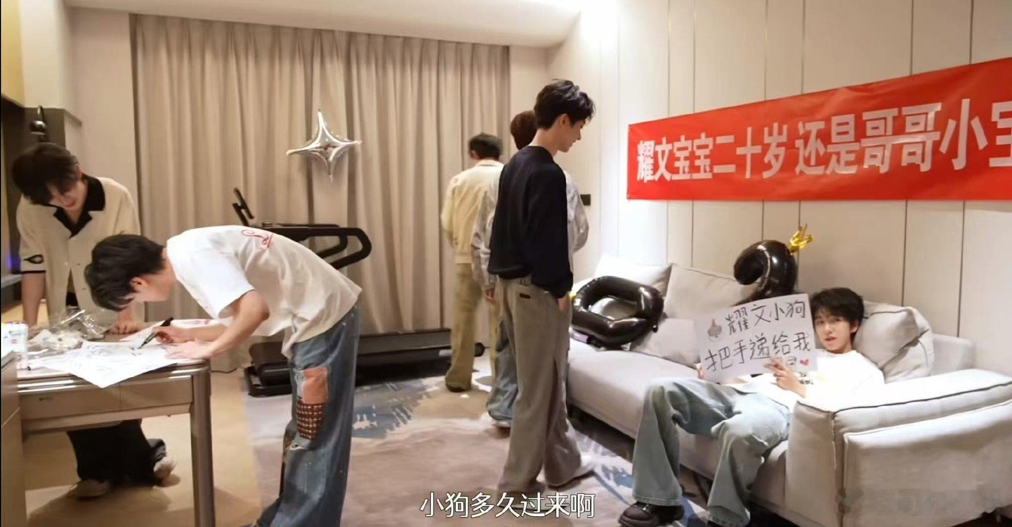 时代少年团成员叫刘耀文小狗时代少年团认证刘耀文狗塑时代少年团认证刘耀文狗塑，可爱