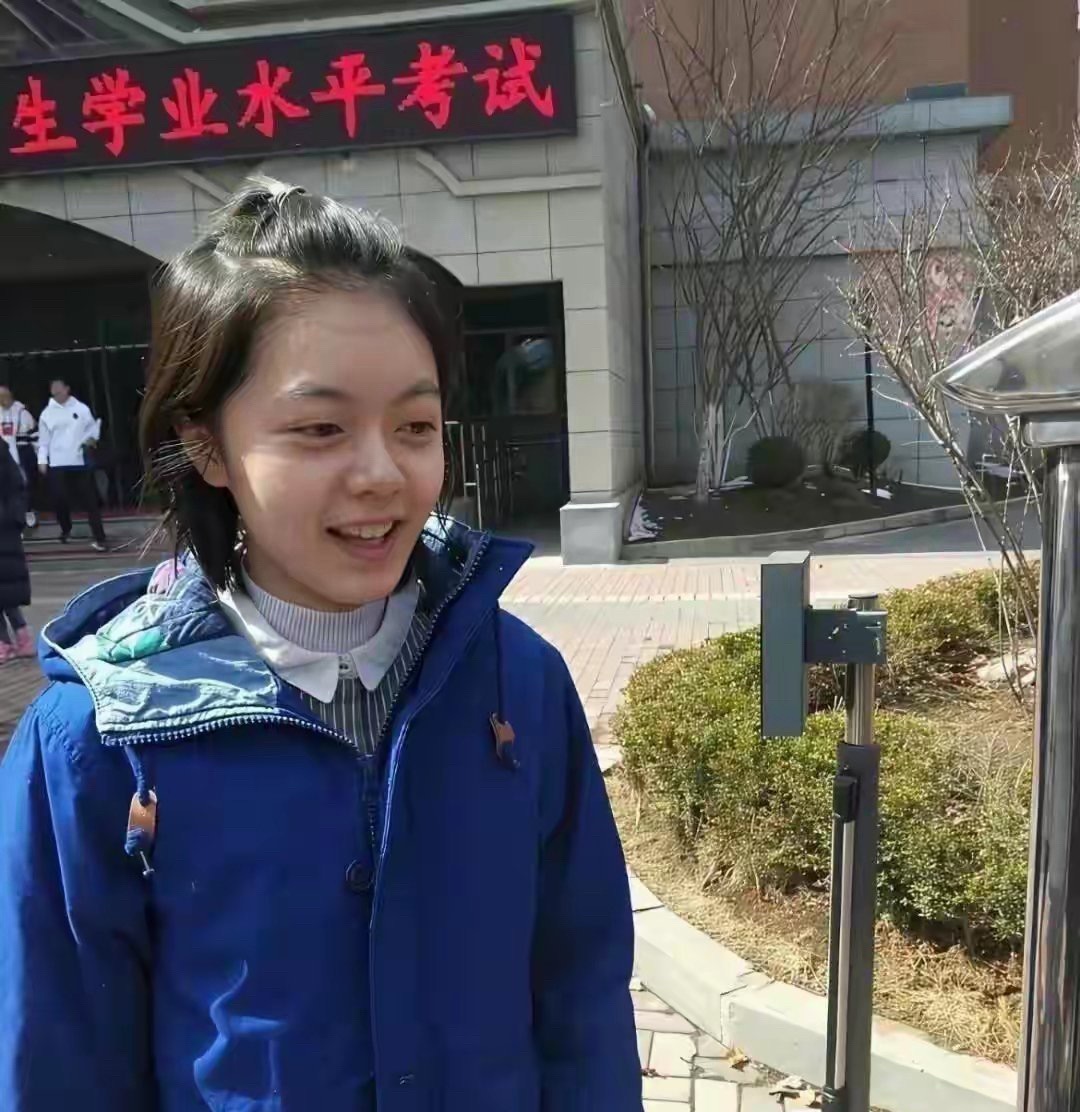 赵今麦当年高考生图流出，素颜状态好惊艳，这颜值算顶级校花吗？ 