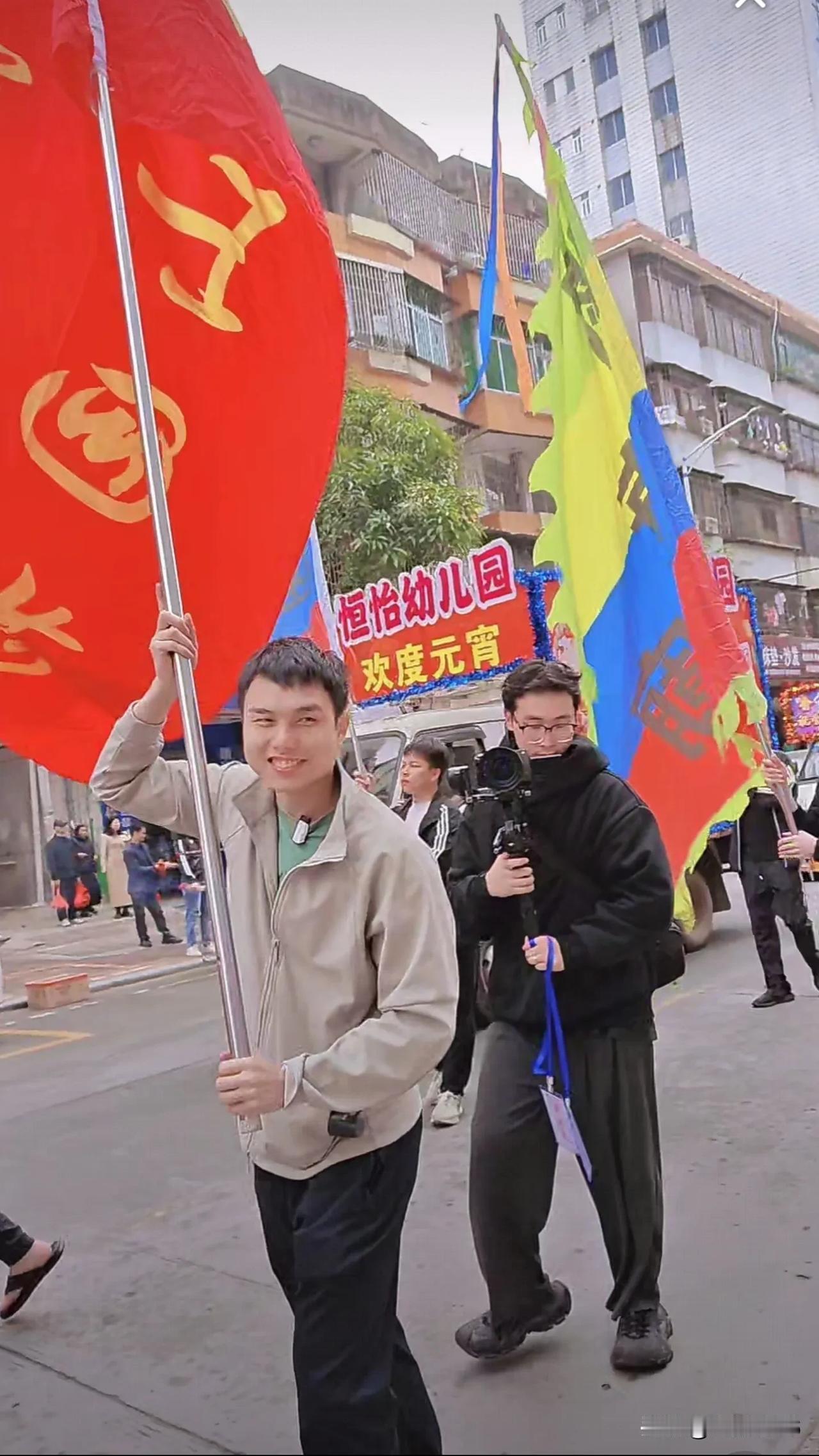 肥娟这一次鬼混要下岗了，为什么？因为八块腹肌扛大旗了，做视频男主角了，出镜了，往