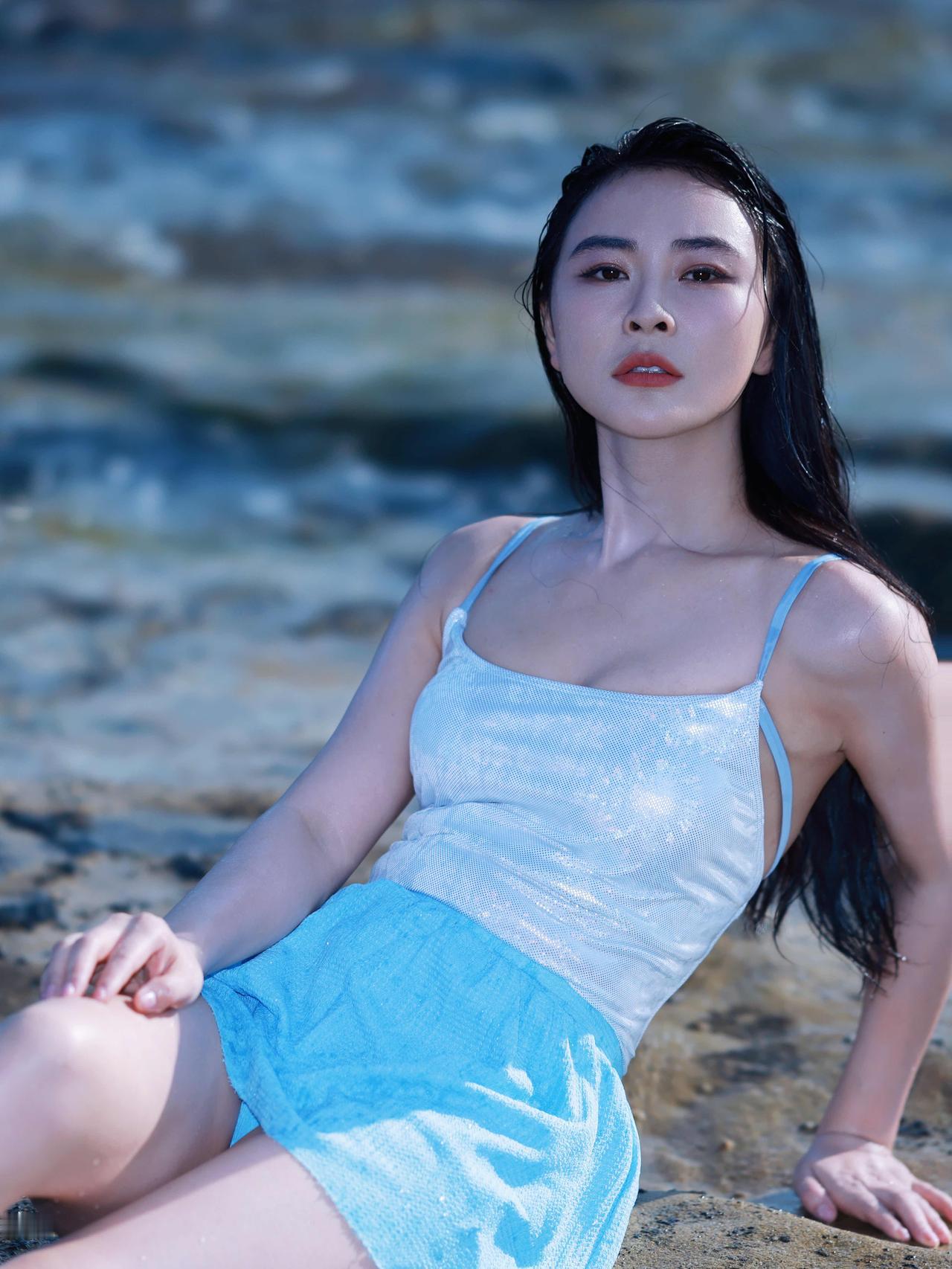 环球小姐冠军吴丹. 海滩泳装.活力四射阳光.美女泳池比基尼