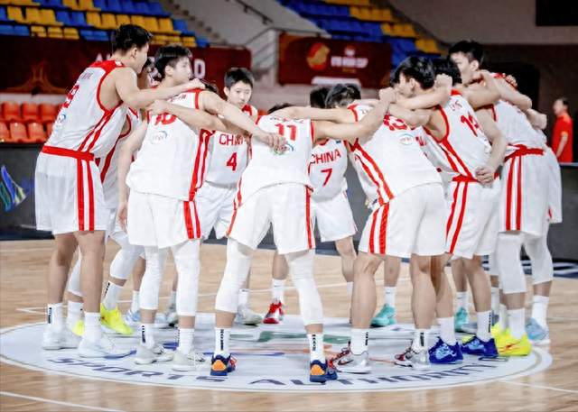 短板暴露依旧创造历史！U18男篮亚洲杯摘银，新生代力量崛起