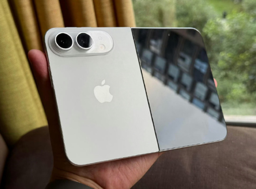 折叠屏iPhone订单被传上调至千万级 据说起售价 2500 美元，折合人民币 
