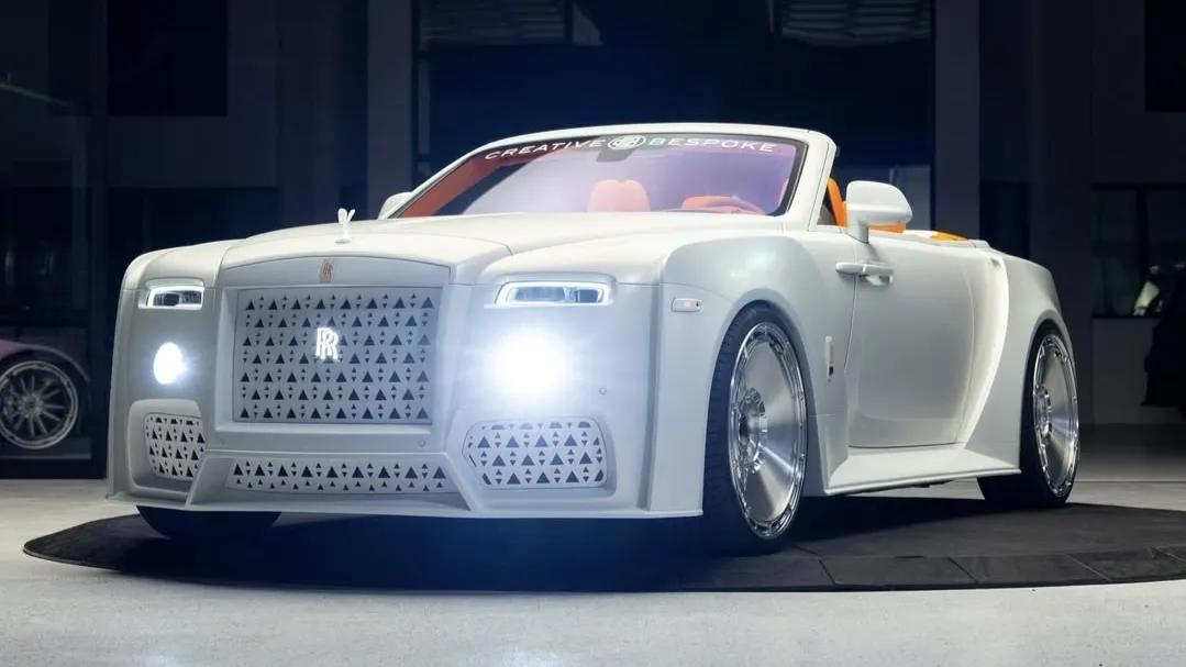 迪拜Venuum打造“史上最夸张”劳斯莱斯曜影！白色宽体套件覆盖全身，标志性格栅