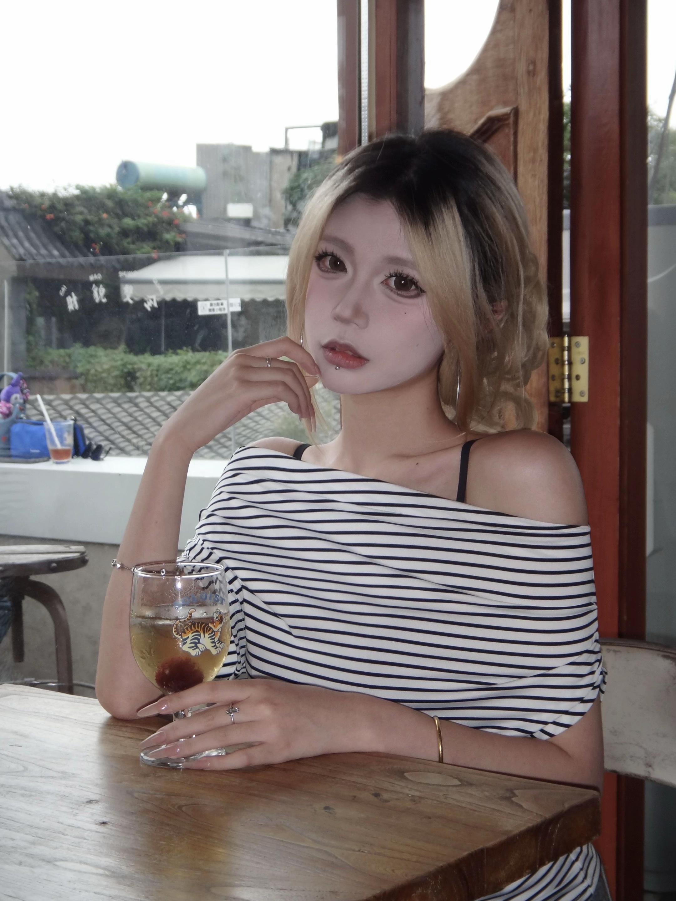 我说幸福万万岁。