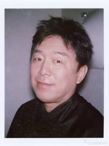最讽刺的是：你帮了所有人，没人觉得你需要帮 黄渤称最想演偶像剧黄渤说自己是服务型