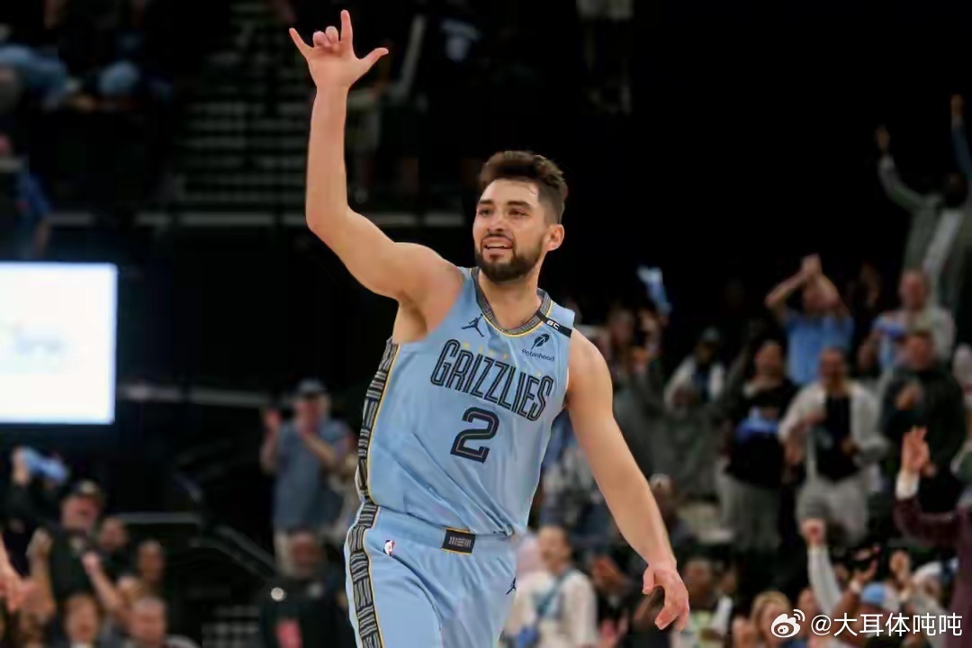 杰罗姆谈首秀45分NBA常规赛，灰熊123-103轻取爵士。赛后灰熊球员泰·杰罗