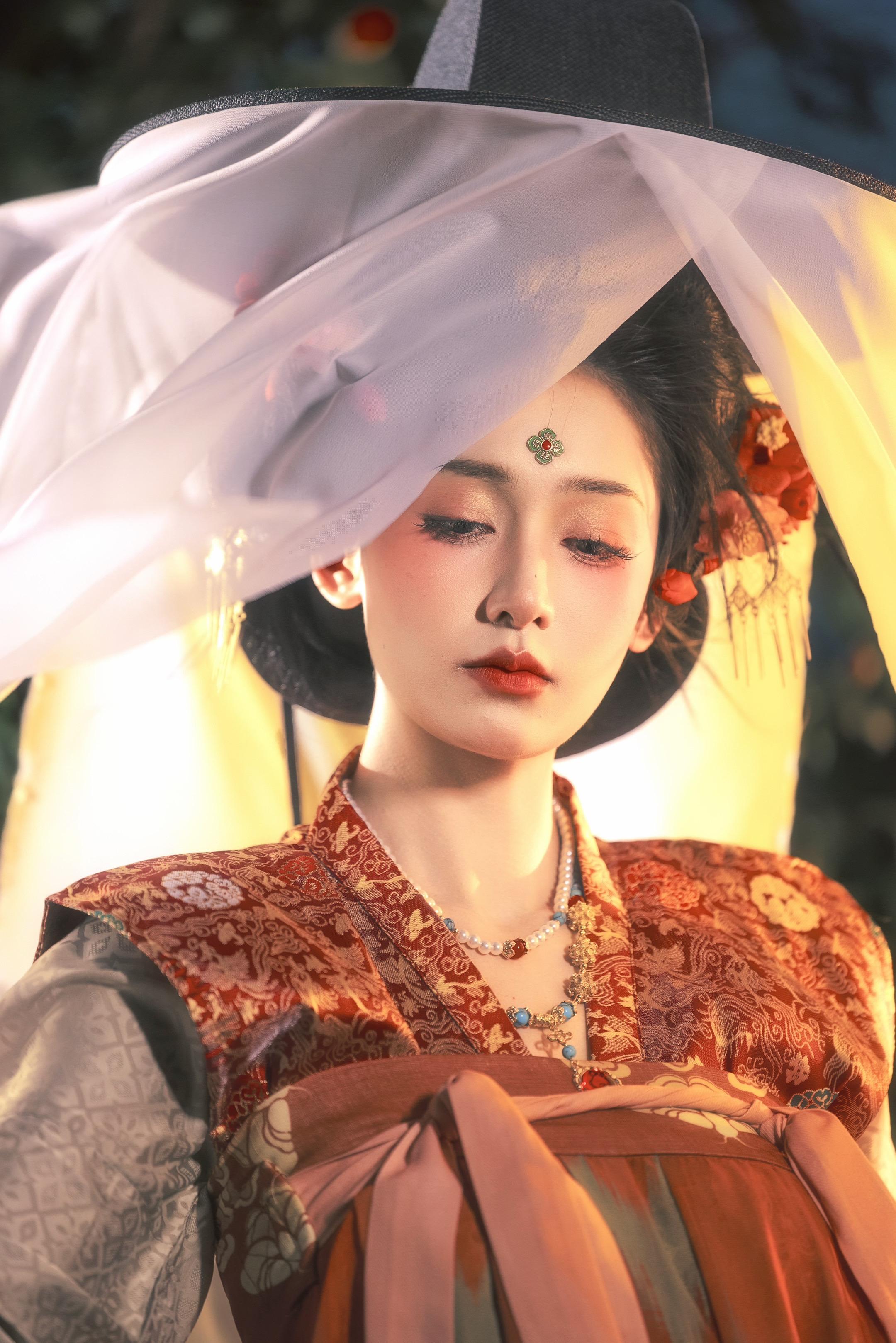 不是韩国，是我们中国的传统帽子。