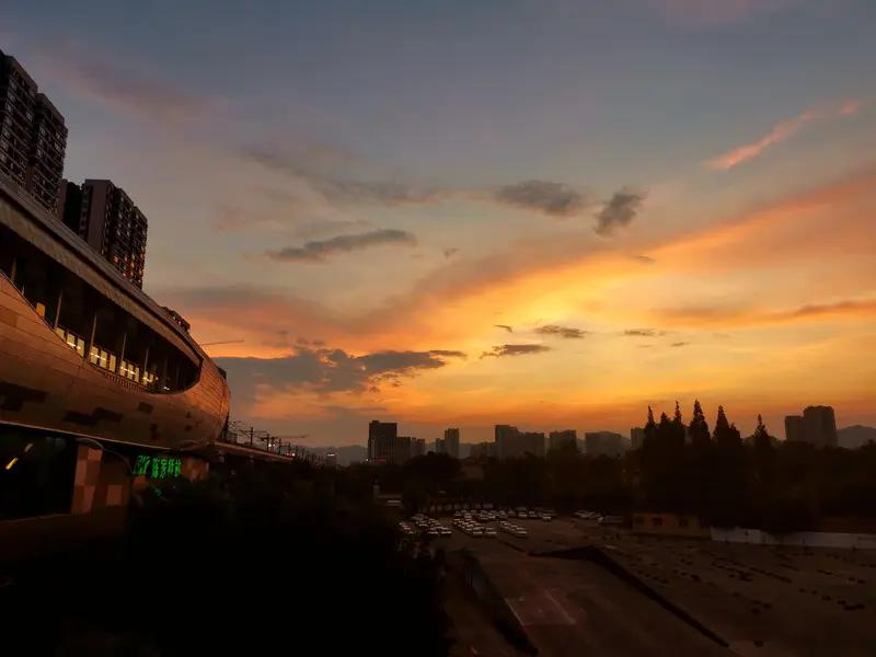 当一个人不再联系你,你该怎么办? 当一个人不再联系你，别纠结，也别追问。就像有人