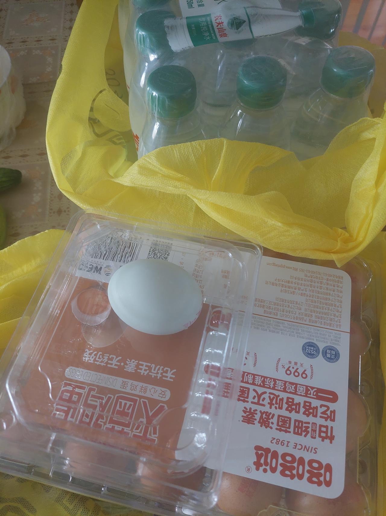 今天做饭，没被爱人买账。

立秋了，东北天气，断崖式的下降。

夏装穿不了了，收