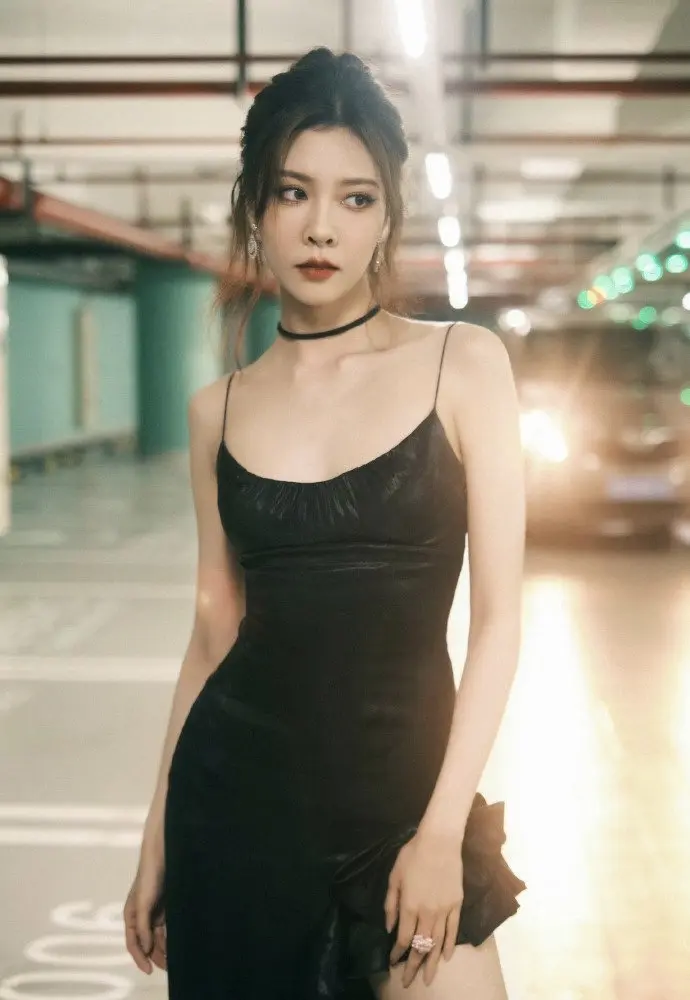 宋妍霏。
