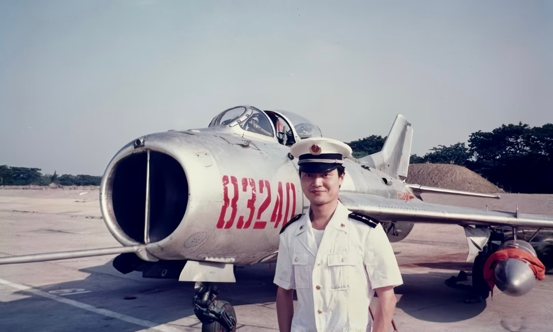 老照片：航四师歼六 