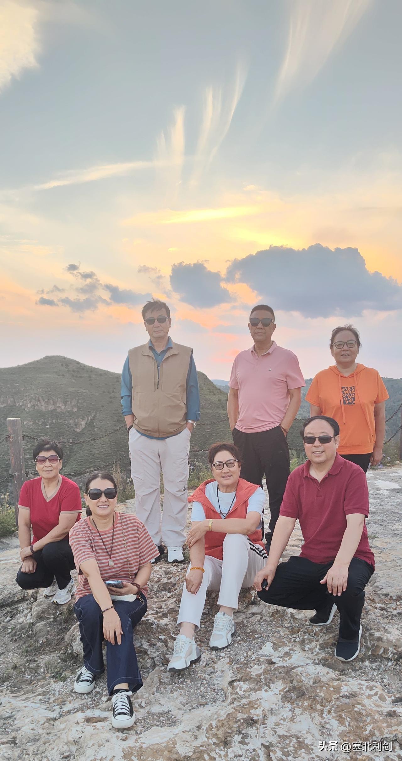 山西偏头关，偏的什么头？9月3日下午，我们战友军嫂一行八人自驾从杀虎口奔老牛湾，