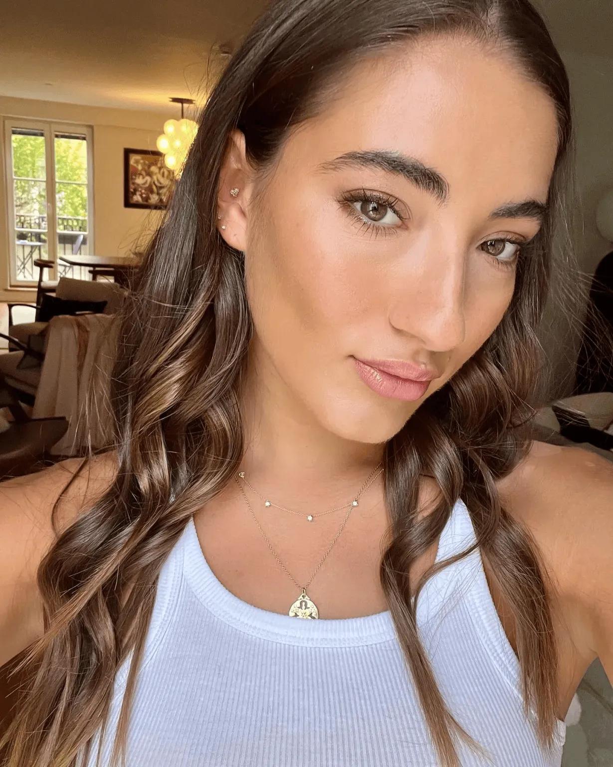 穆里尼奥30岁的女儿参加音乐节晒美照，粉丝评论：身材绝了
04月18日讯，日前一