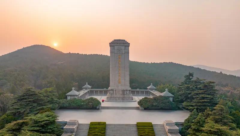 解放战争中经典战役众多，要说最经典的，淮海战役必须拥有姓名。
淮海战役规模巨大，