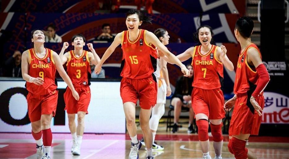 2026年女篮世界杯分组赛程一出来，中国女篮第一场就要硬碰卫冕冠军美国队，缺少了