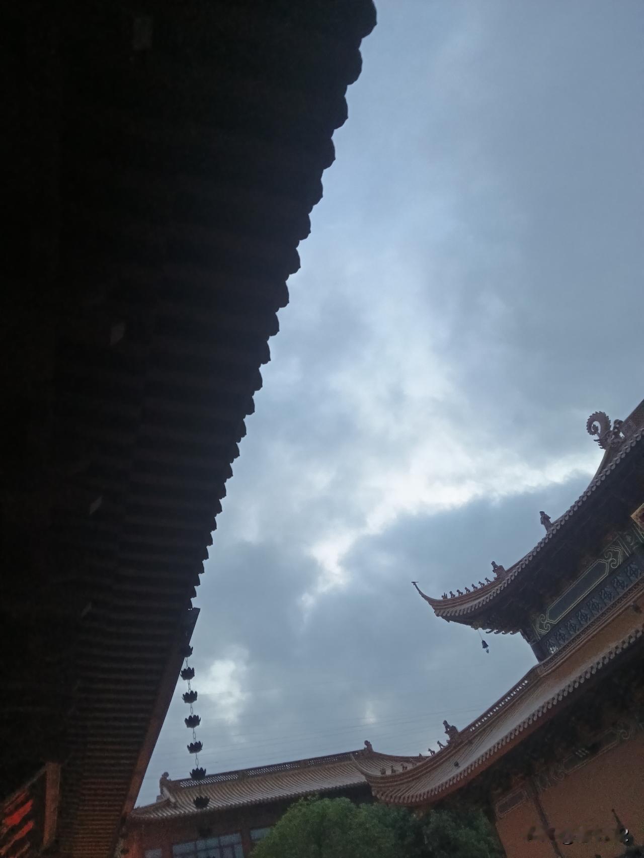 看到一则视频，有人把今年的高考英语题，让美国的高中生做，结果一位女生得分只有60