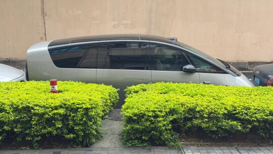 MEGA很难停车吗？