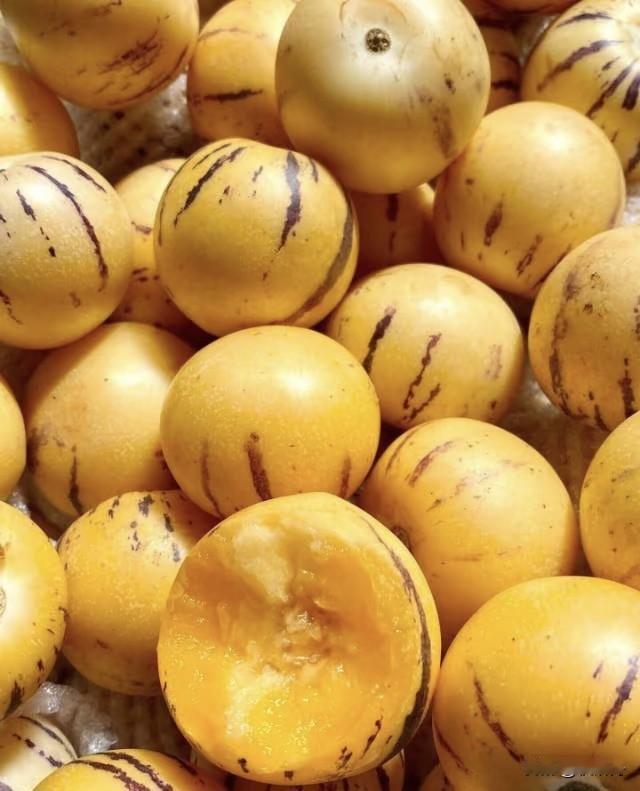 稳住三高，日常饮食是关键
6种蔬菜+6种水果
蔬菜:
一、木耳（清血管降血脂，减